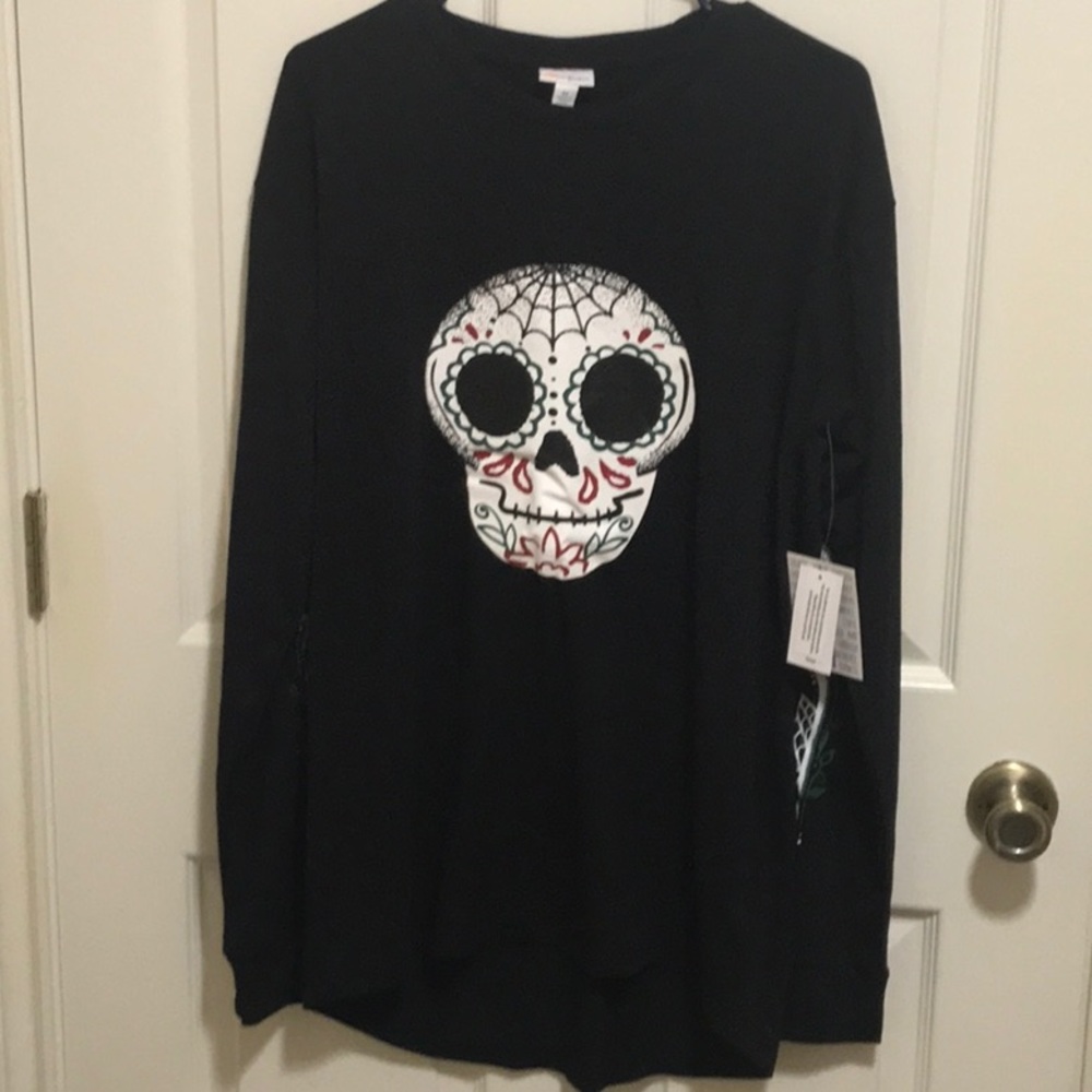 LulaRoe medium long sleeve sugar skull